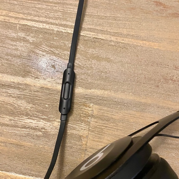 Dr. Dre Noise-Canceling Over-Ear Headphones, Black - Picture 9 of 9